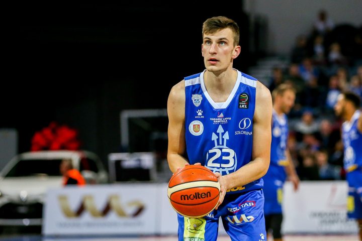 „Neptūno“ klubas pratęsė dvejiems metams kontraktą su 21-erių puolėju Matu Jogėla